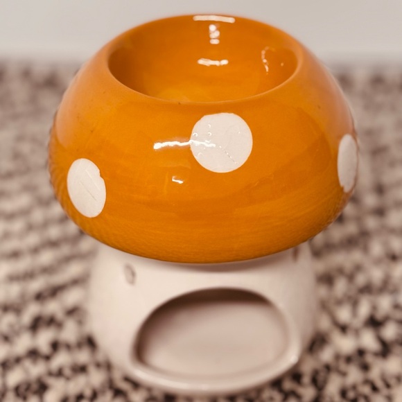 Orange and White Mushroom Ceramic Essential Oil Diffuser - Picture 2 of 3